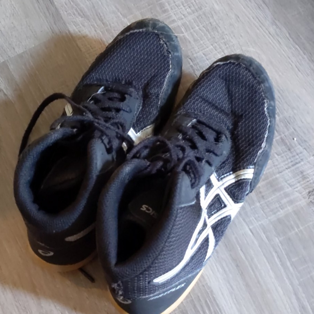 Used Asics youth wrestling shoes